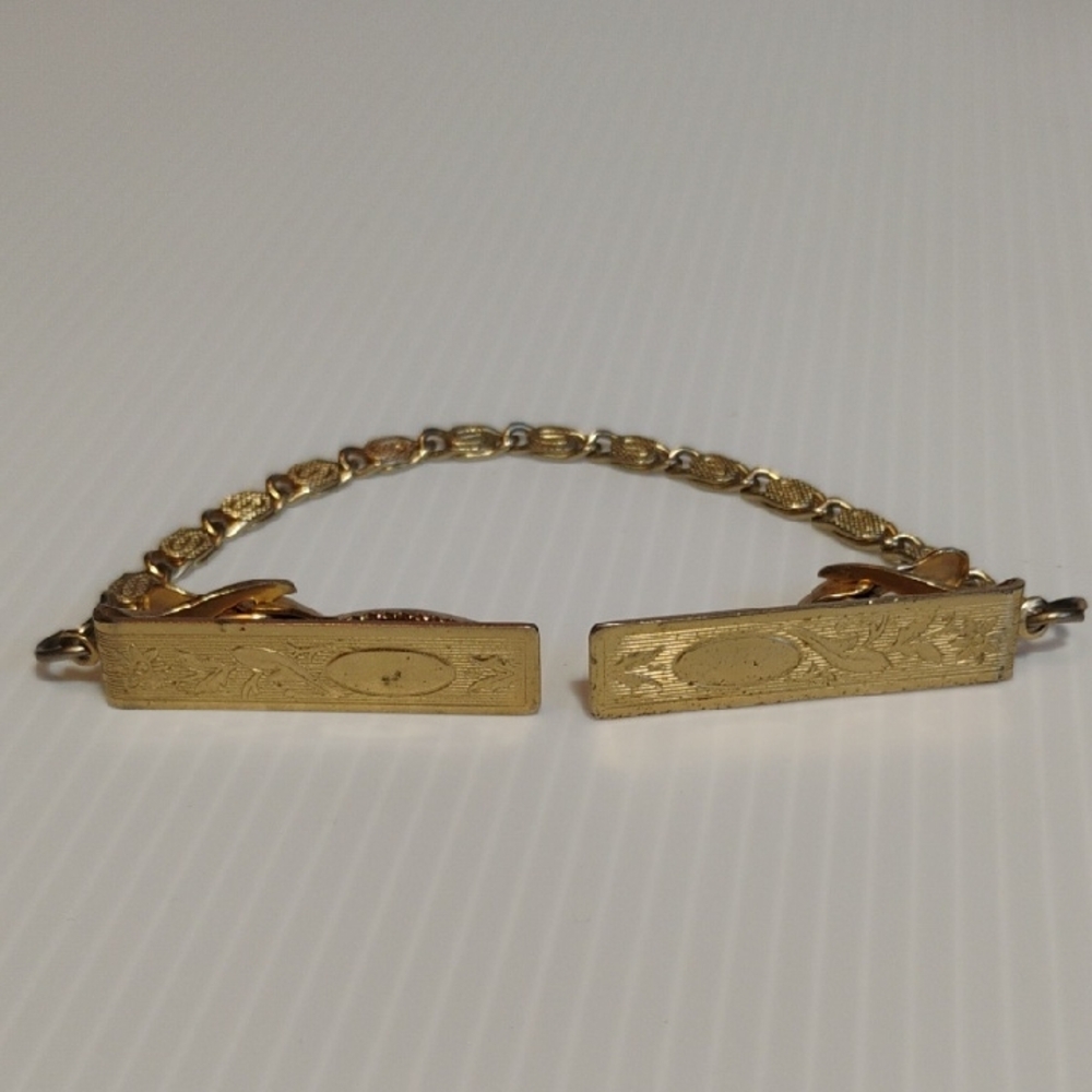 Vintage Gold Tone Sweater Guard In Good Condition